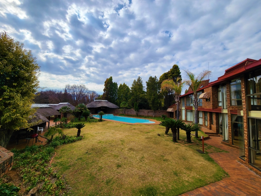 5 Bedroom Property for Sale in Mooivallei Park North West